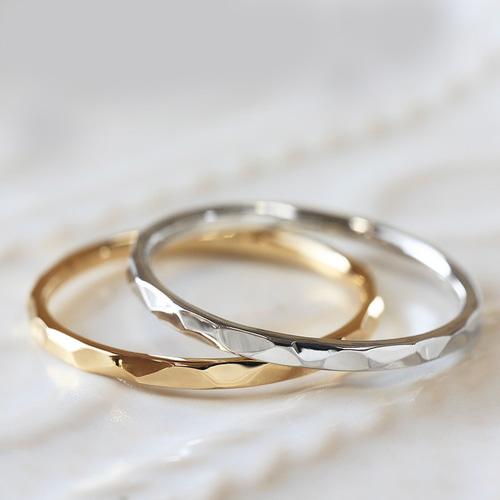 K18/Pt900 1.5幅リング】華奢リング⒈5㎜幅 槌目 シンプル つけっ